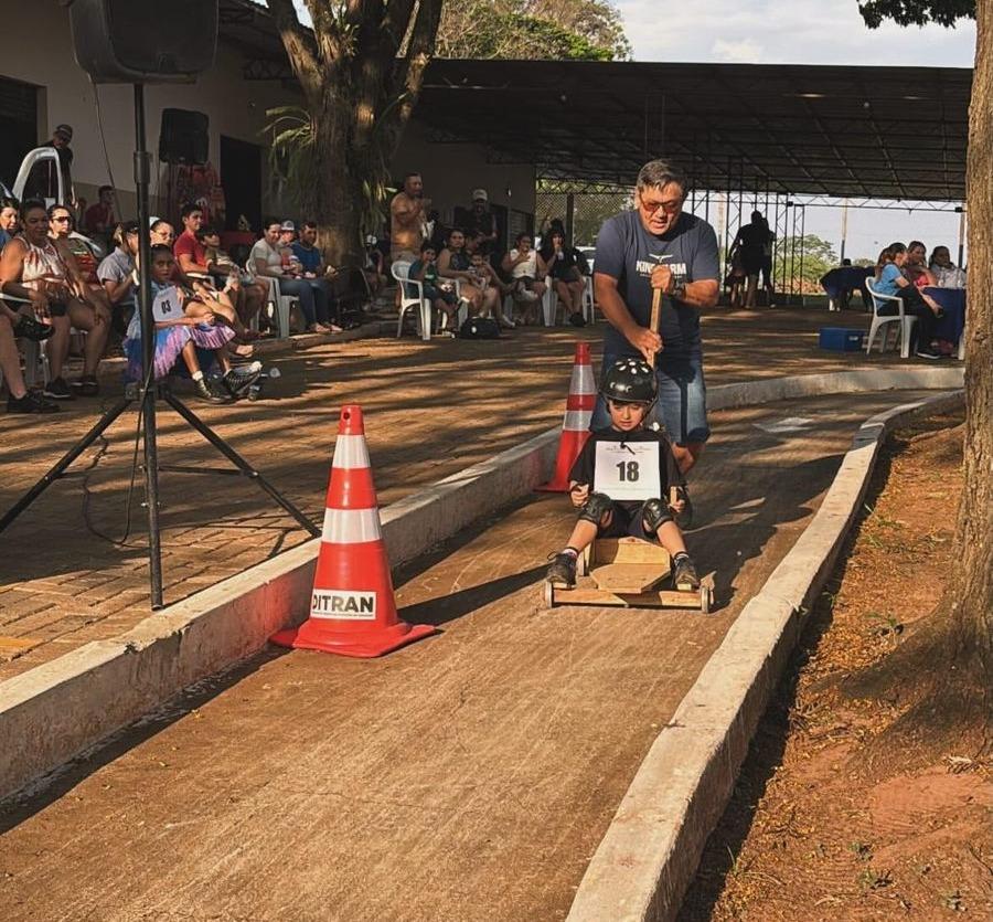 Carrinhos de rolimã fizeram sucesso entre as crianças – e também entre os familiares
Foto: Escola Clemente Niehues