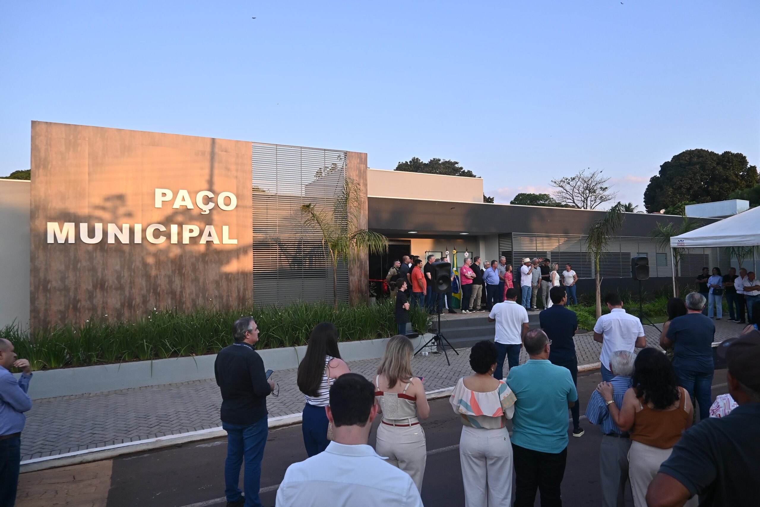 Lideranças e autoridades na inauguração